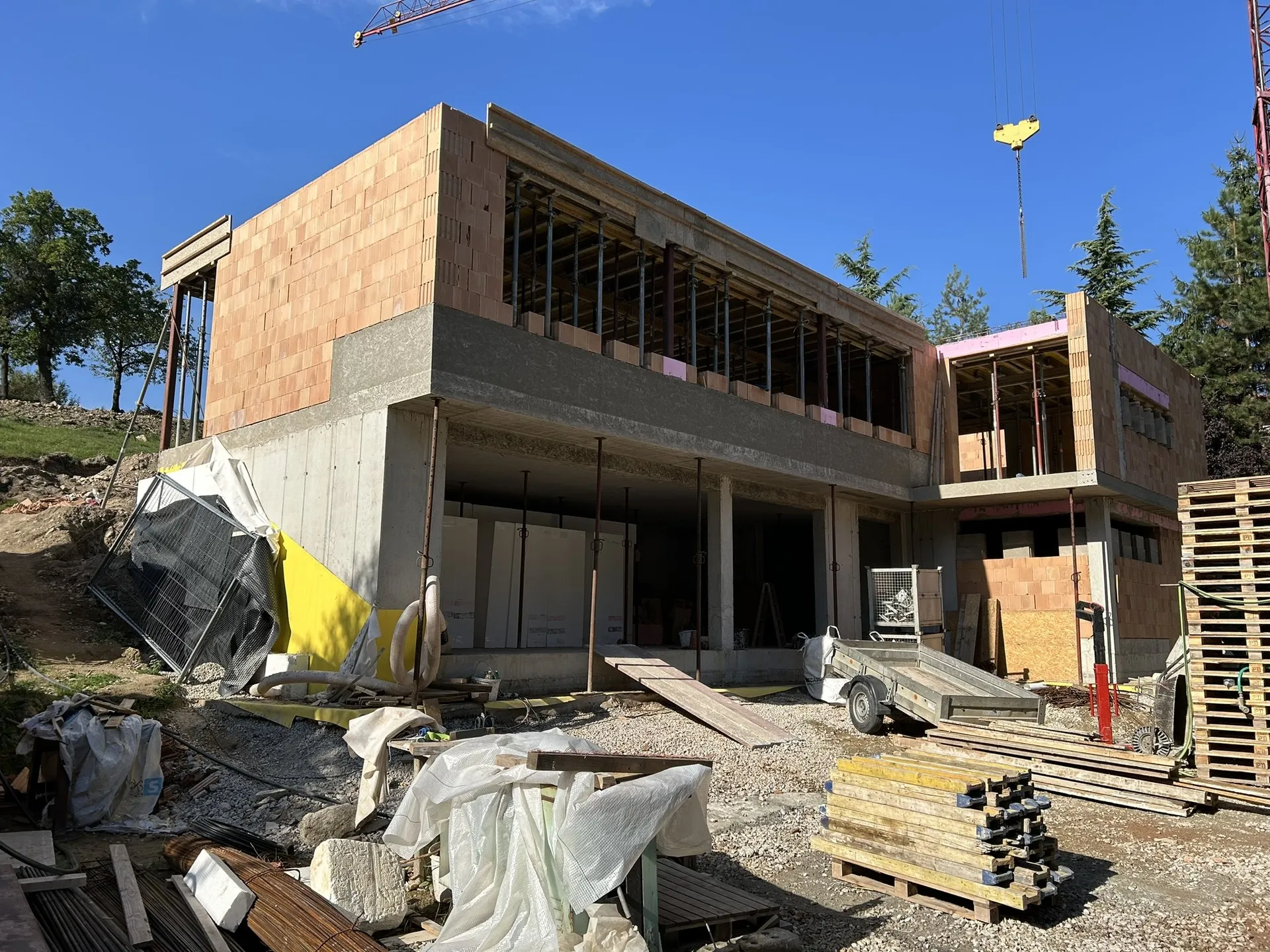 Rodinný dom v údolí — stavba