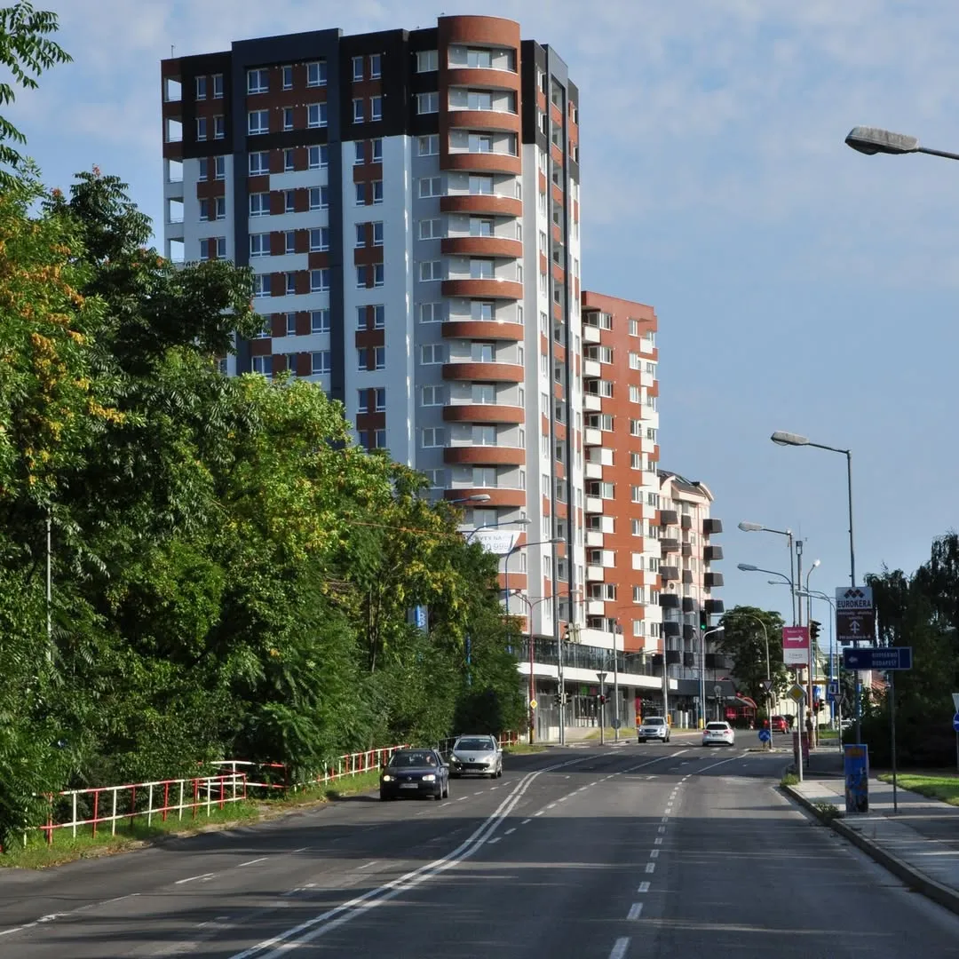 Realizácia — pohľad z ulice