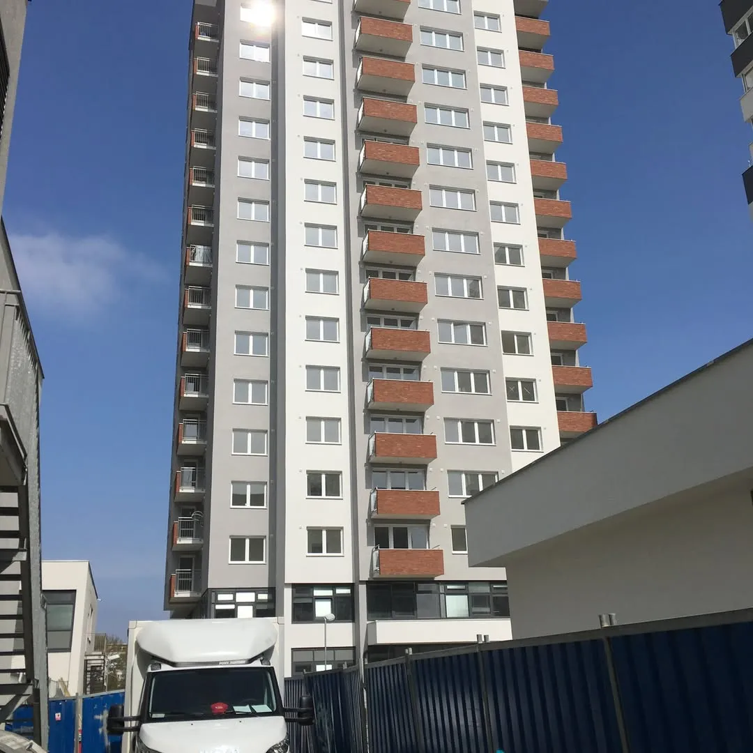 Realizácia — detail veže